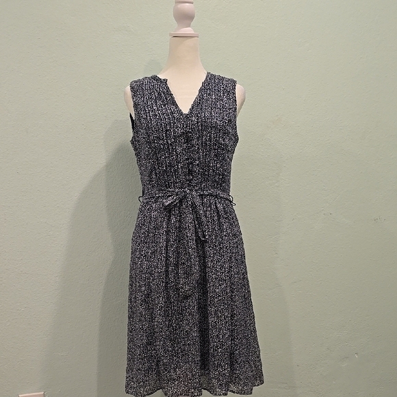 Elegant Black and White Women's Dress - Picture 1 of 4